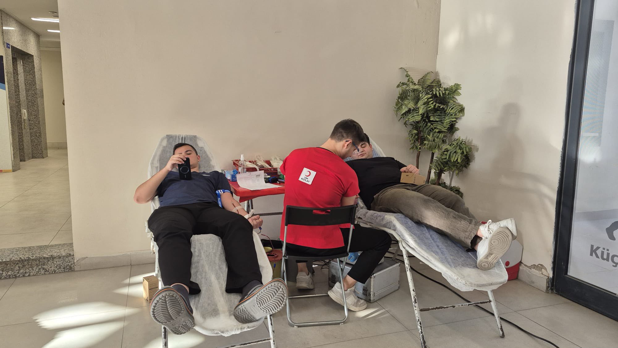 Manisa'daki GSB Yurtlarından Kızılay'ın Kan Bağışı Kampanyasına Büyük Destek (1).jpeg