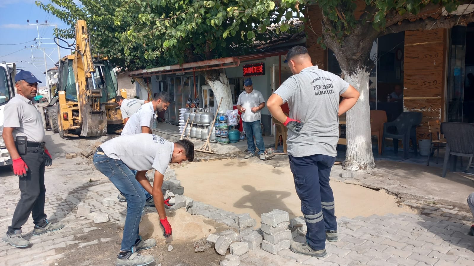 ŞEHZADELER'DE ALTYAPI SONRASI YOL VE KALDIRIMLAR HIZLA YENİLENİYOR (5).jpeg