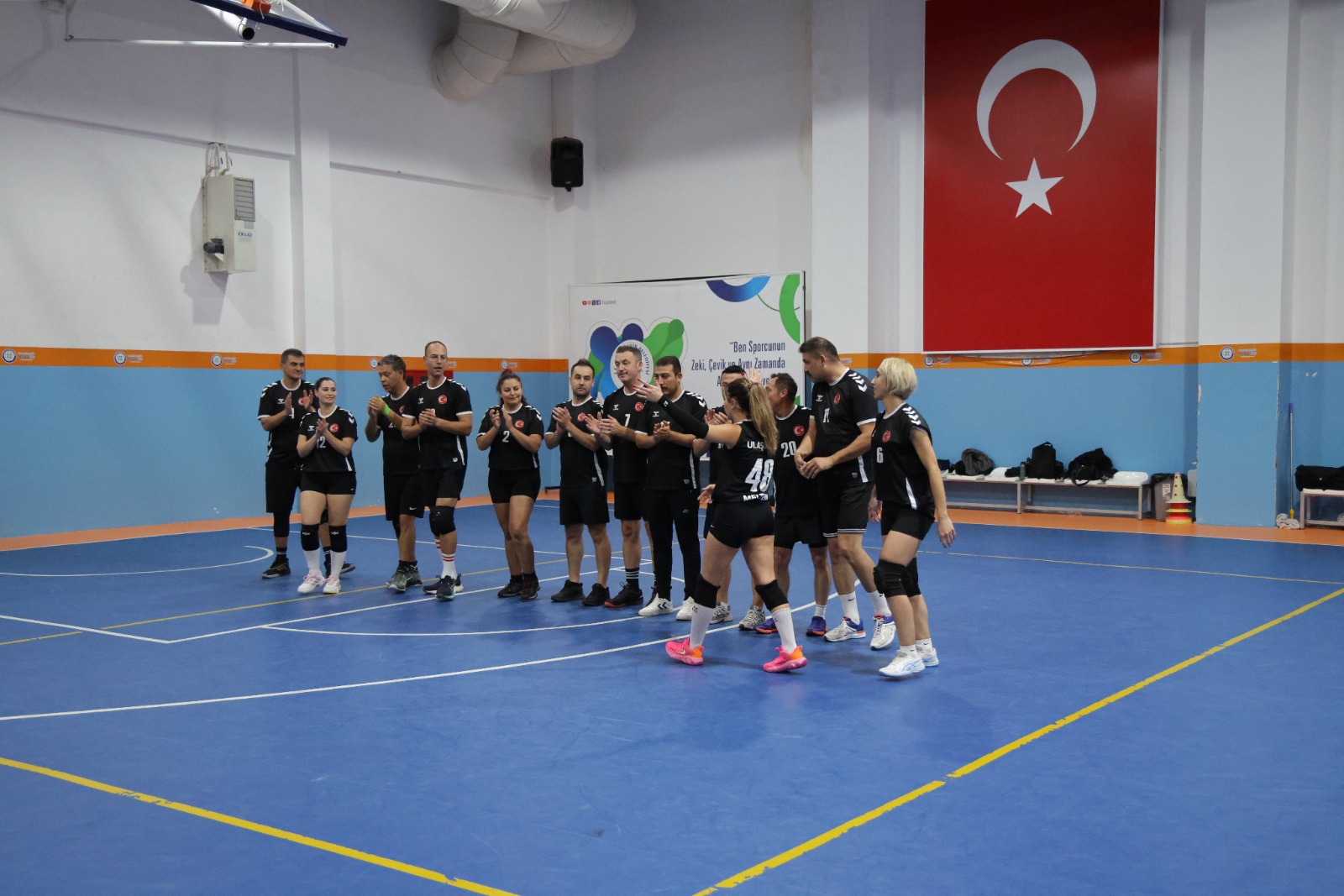 Cumhuriyet Kupası’nda Büyükşehir Personeli Sahada Buluştu (5).jpeg