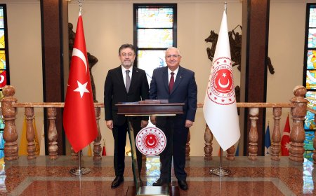 Bakan Güler ve Bakan Yumaklı MSB’de Bir Araya Geldi: Milli Savunma ve Tarımda İş Birliği Güçlendiriliyor