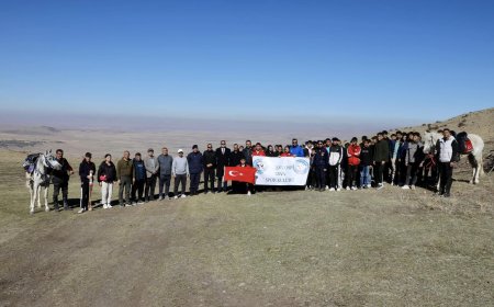 İncesu’da Cumhuriyet Bayramı Coşkusu: Tekke Dağı’na Doğa Yürüyüşü