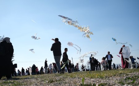 Cumhuriyet Coşkusu Uçurtmalarla Gökyüzünde
