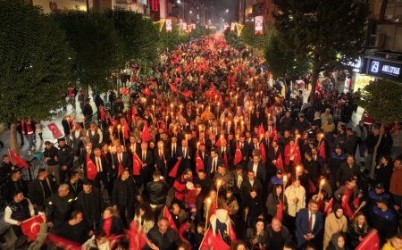 Isparta’da Cumhuriyet Bayramı Fener Alayı ve Bayrak Yürüyüşü ile Coşkuyla Kutlandı