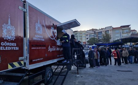 Gördes Belediyesi’nden Pazarda Sıcak Çorba İkramı