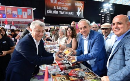 Başkan Kocagöz, Antalya Kitap Fuarı’nda Okuma Seferberliği Başlattı