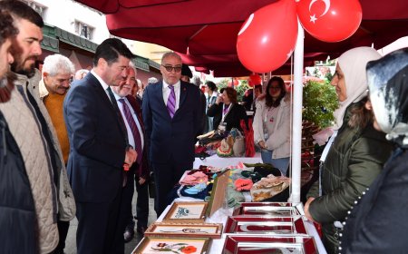 Başkan Kaya, ‘Üreten Kadınlar El Emeği Ürünler Sergisi’nin Açılışına Katıldı