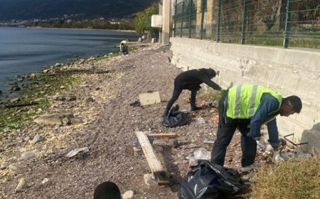 Sahillerden Bir Günde 120 Kilo Atık Toplandı