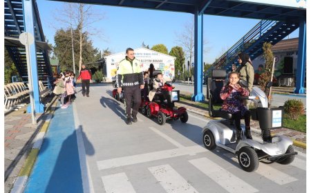 Sultangazili Çocuklar Deprem ve Güvenli Trafik Eğitim Parkı’nda Uygulamalı Öğreniyor