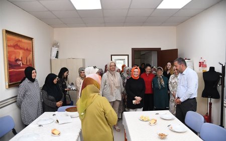 Pursaklar Belediye Başkanı Ertuğrul Çetin’e Kursiyerlerden Tokat Yöresine Ait Bat Yemeği İkramı