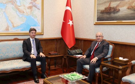 Millî Savunma Bakanı Yaşar Güler, Zambiya Büyükelçisi Hüseyin Barbaros Dicle’yi Kabul Etti