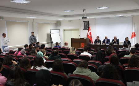 Bakan Işıkhan Hacettepe Üniversitesi Öğrencileri ile Buluştu