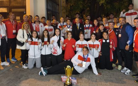 Bakan Bak’tan Milli Boksörlere Tebrik Mesajı: “Türkiye'nin Gururu Oldunuz”