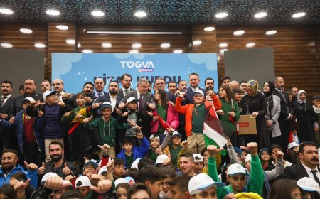 Bakan Dr. Osman Aşkın Bak, Van’da Gençlerle Buluştu: "Gençlerimiz Türkiye’nin Geleceğini Şekillendiriyor"