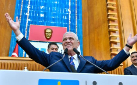 "Bu Milletin Hürriyetine ve Bağımsızlığına Karşı Çıkanlara Ben de Genç Teğmenler Gibi Kılıcımı Kaldırıyorum!"