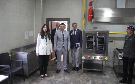 Karaburun Kaymakamı Hilal Kızılkaya, DHMİ Radar Eğitim Merkezi’nde İncelemelerde Bulundu