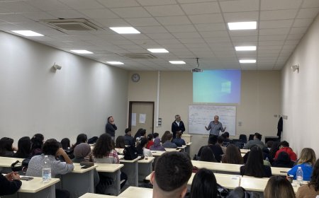 Halk Kütüphanecileri Söyleşisi İzmir Kâtip Çelebi Üniversitesi’nde Gerçekleştirildi