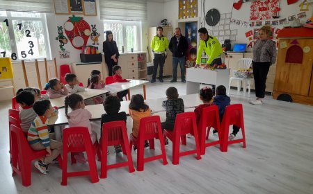 Finike İlçe Emniyet Müdürlüğü’nden 50. Yıl Anaokulu Öğrencilerine Trafik Eğitimi