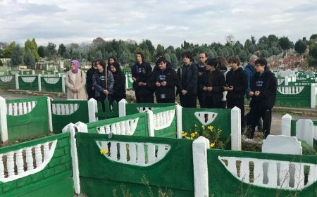 Vefat Eden Öğretmen Selahaddin Ertaş Kabri Başında Anıldı