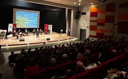 Tarsus'ta 24 Kasım Öğretmenler Günü Şiir ve Müzik Dinletisi Düzenlendi