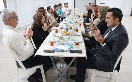Finike Kaymakamı Musa Kazım Çelik, Merhum Hacı Zehra Onur Adına Düzenlenen Mevlid Yemeğine Katıldı