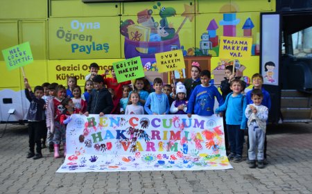 Gezici Oyuncak Kütüphanesi Çocuklara Neşe Getirdi