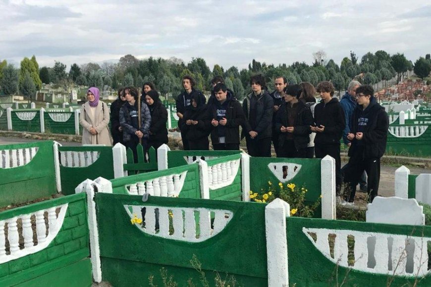 Vefat Eden Öğretmen Selahaddin Ertaş Kabri Başında Anıldı