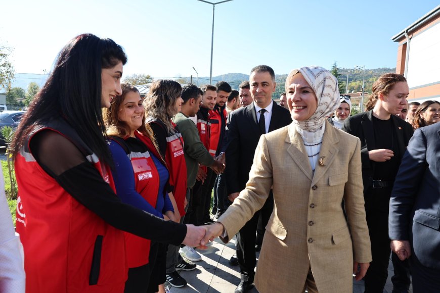 Aile ve Sosyal Hizmetler Bakanı Göktaş, Zonguldak'ta İlçe Kongresine Katıldı