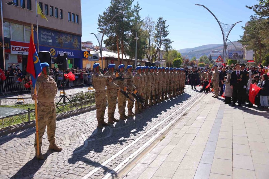 Bayburt’ta 29 Ekim Cumhuriyet Bayramı Coşkusu: Komandoların Gösterisi Kutlamalara Damga Vurdu