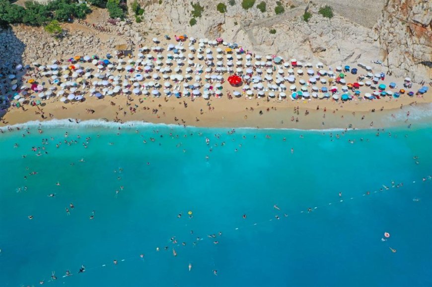 Antalya'ya Turist Akını Devam Ediyor