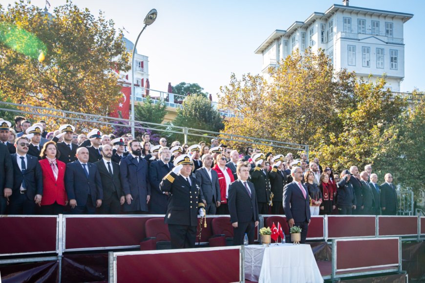 Cumhuriyet Bayramı Adalar’da Resmi Törenle Coşkuyla Kutlandı