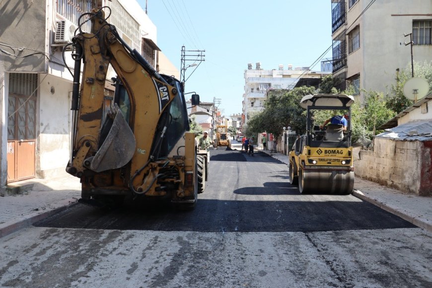 Toroslar Belediyesi, Alsancak Mahallesi’nde Yolu Sıcak Asfaltla Yeniledi