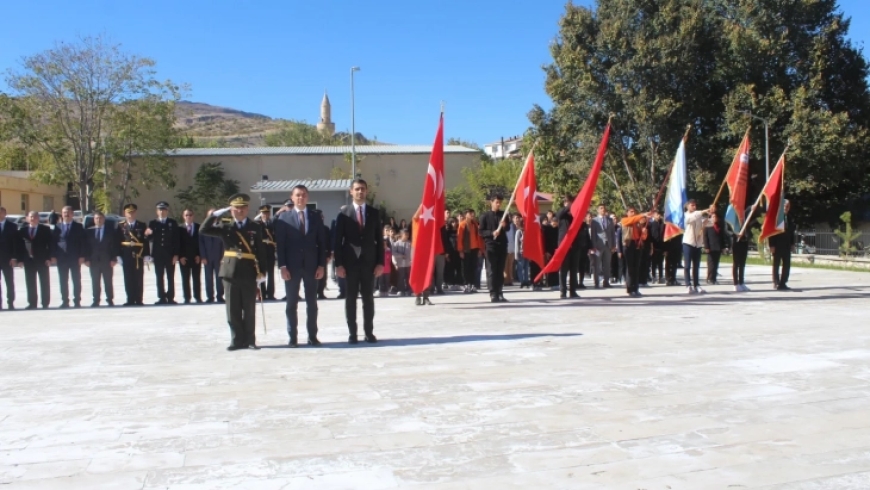 Başkan Somyürek 29 Ekim Cumhuriyet Bayramı Çelenk Törenine Katıldı