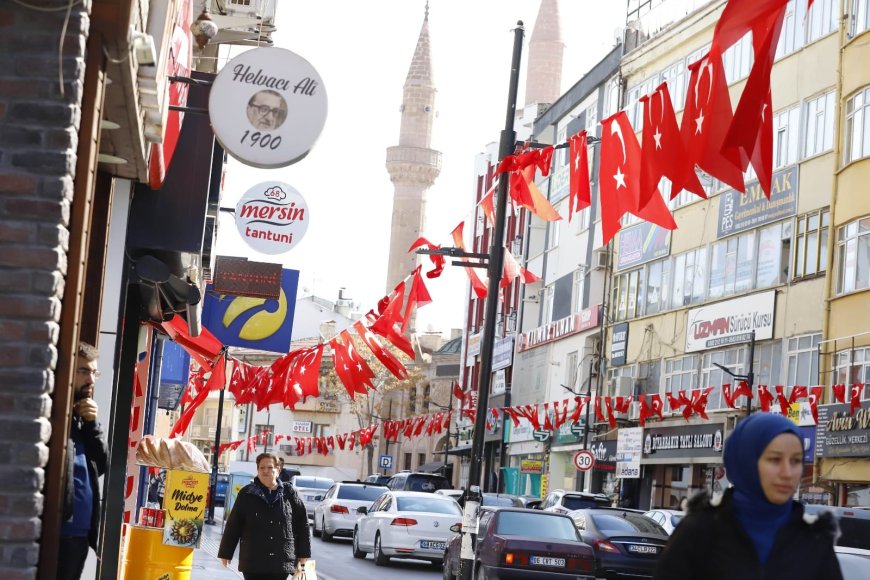 Aksaray, Cumhuriyetin 101. Yılını Bayraklarla Karşılıyor