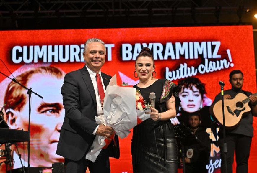 Başkan Ümit Uysal: "Gelecek Bizimdir, Cumhuriyet Coşkusu Hiç Bitmeyecek"