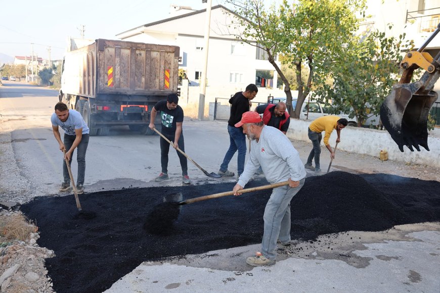 Döşemealtı’nda Yol Çalışmaları Tüm Hızıyla Sürüyor