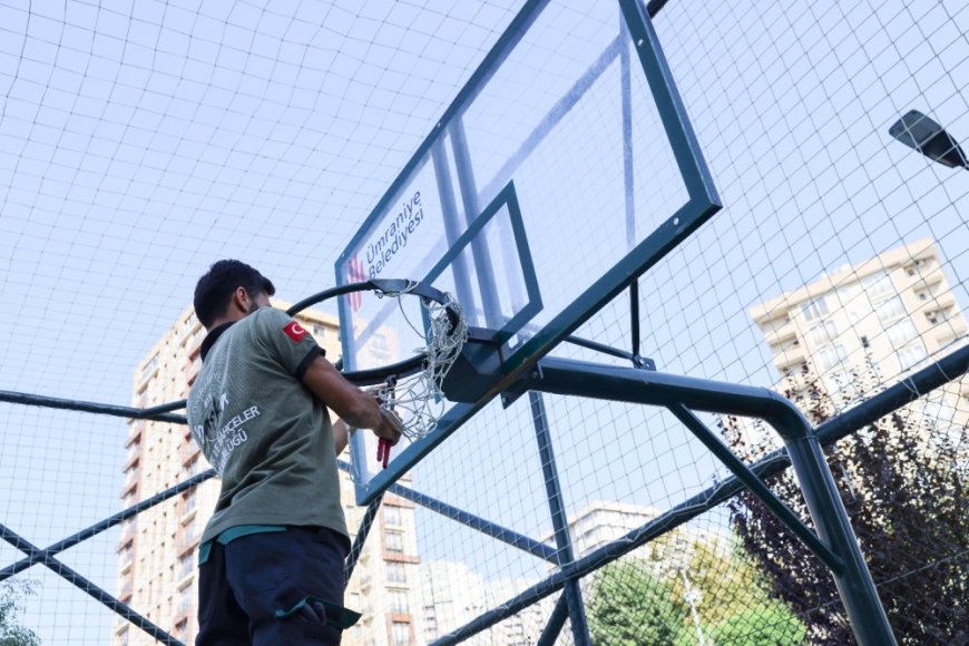 Ümraniye Belediyesi’nden Parklara Düzenli Bakım