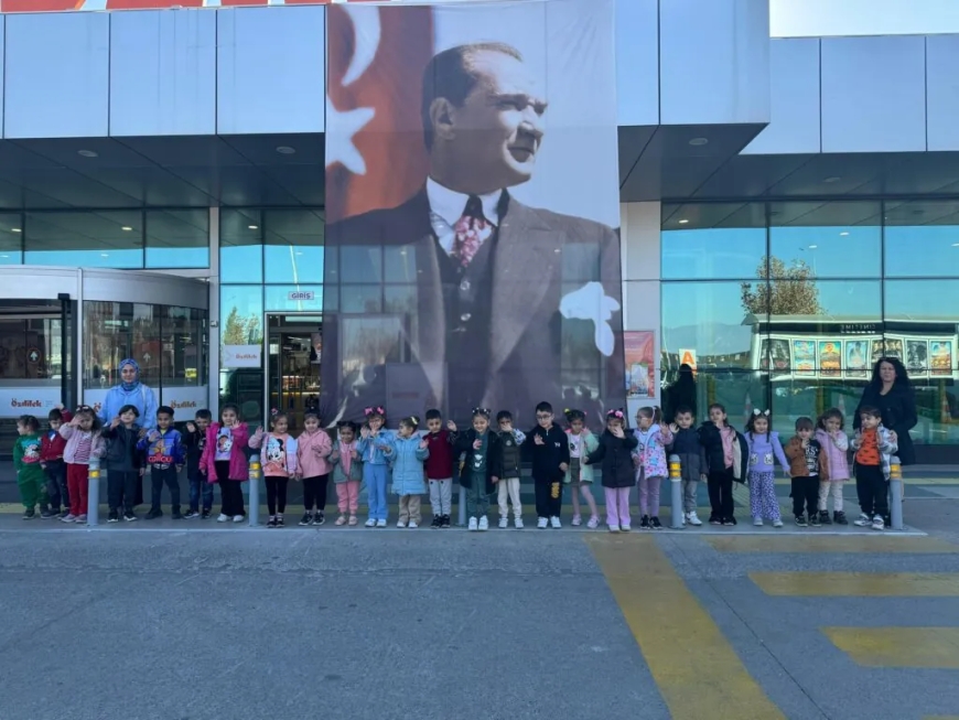 Turgutlu Belediyesi ÇKSM Öğrencileri, Atatürk Filmiyle Tarihe Yolculuk Yaptı