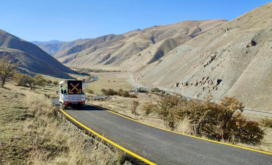 Başkale’de Asfaltlanan Yollar Yeni Çehresine Kavuşuyor