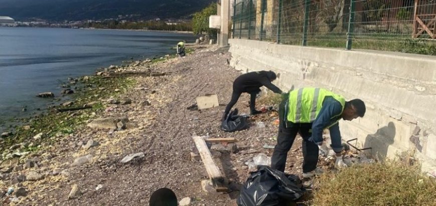 Sahillerden Bir Günde 120 Kilo Atık Toplandı