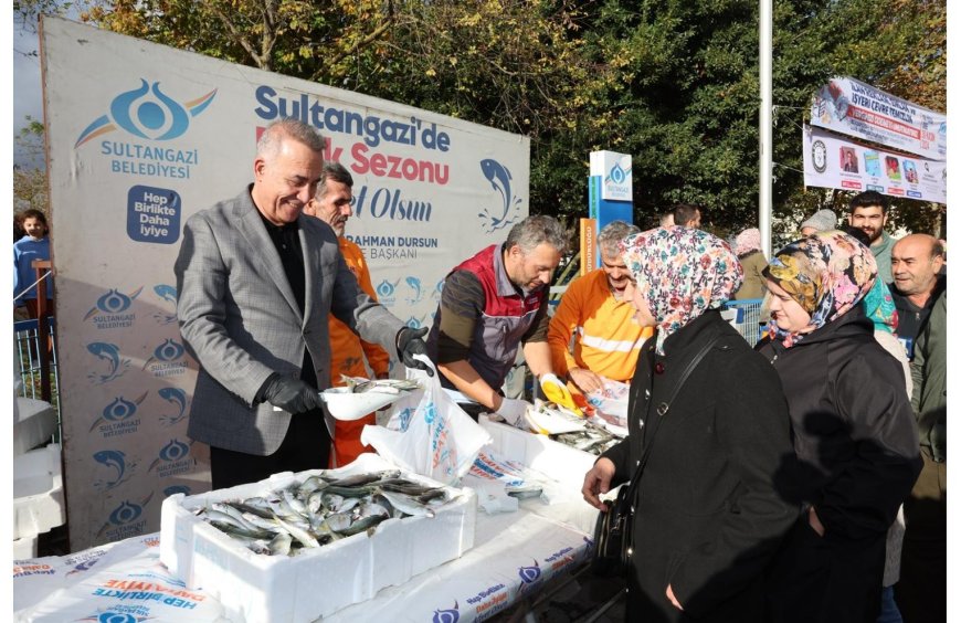 Sultangazi Belediyesi’nden Ücretsiz Balık Dağıtımı! Lüferler Başkan Dursun’dan