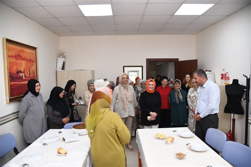 Pursaklar Belediye Başkanı Ertuğrul Çetin’e Kursiyerlerden Tokat Yöresine Ait Bat Yemeği İkramı