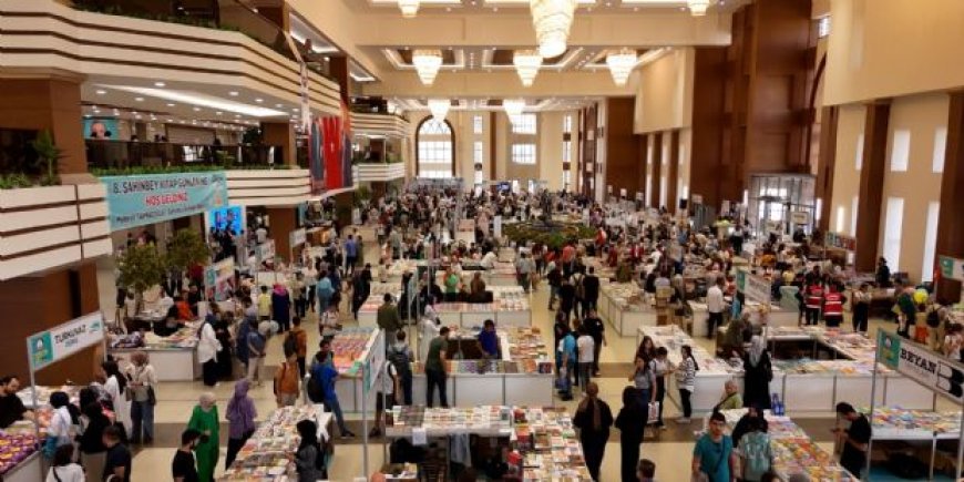 Şahinbey Belediyesi Kitap Severleri Yazarlarla Buluşturuyor