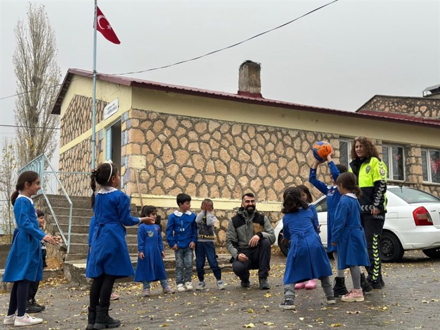 Polisten Minik Kalplere Büyük Destek: Hınıs’ta Anlamlı Sosyal Proje