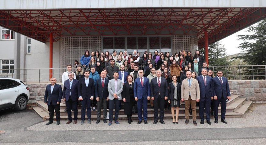 Bakan Işıkhan Hacettepe Üniversitesi Öğrencileri ile Bir Araya Geldi