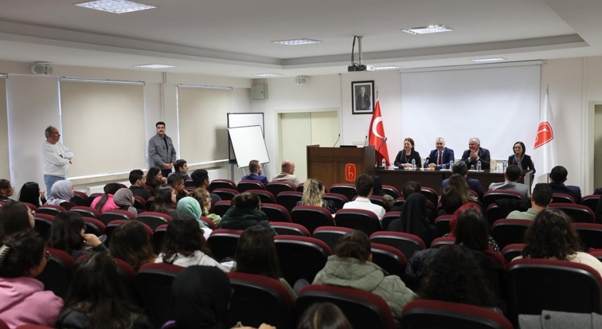 Bakan Işıkhan Hacettepe Üniversitesi Öğrencileri ile Buluştu