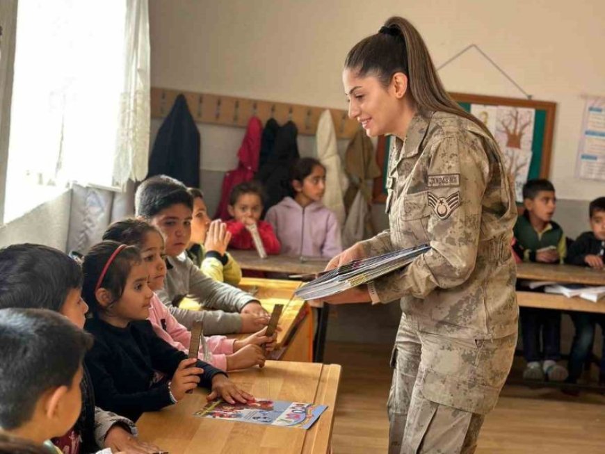 "Jandarma Ekiplerinden Çocuk Hakları Günü’nde Anlamlı Ziyaret"