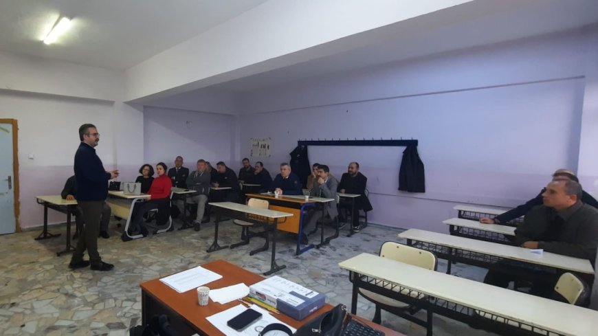 Hayrabolu’da Okul Müdürlerine Türkiye Yüzyılı Maarif Modeli Kapsamında Öğretim Liderliği Semineri Verildi