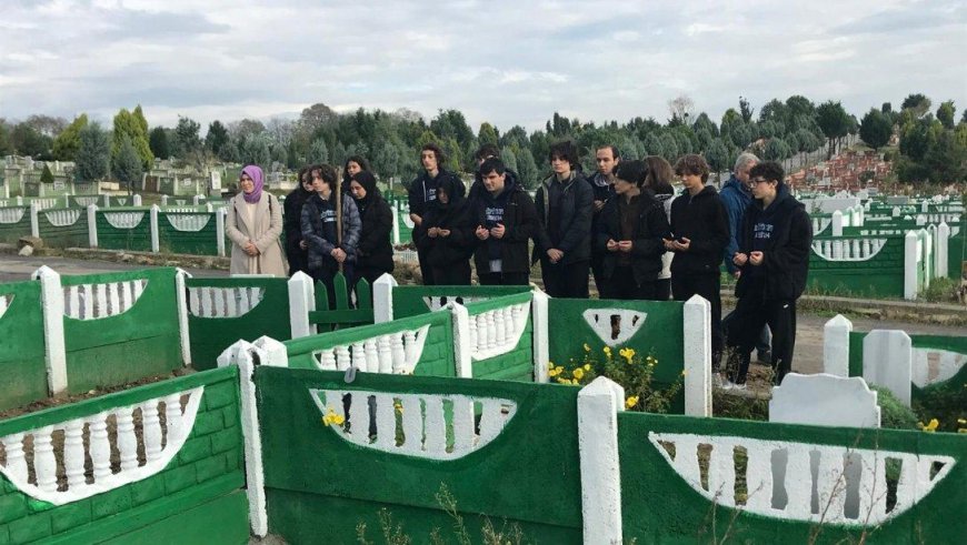 Vefat Eden Öğretmen Selahaddin Ertaş Kabri Başında Anıldı