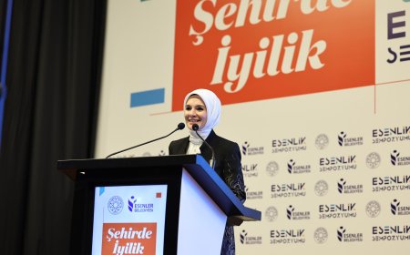 Aile ve Sosyal Hizmetler Bakanı Mahinur Özdemir Göktaş Esenlik Sempozyumu'nda Konuştu