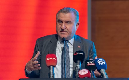 Gençlik ve Spor Bakanı Dr. Osman Aşkın Bak, Üniversiteli Gençlerle Bir Araya Geldi